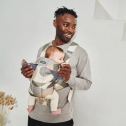 BabyBjörn Mini Cotton Draagzak - Khaki Groen -Winkel Voor Babyreisartikelen BabyBj rn Mini Cotton Draagzak Khaki Groen 5 7802